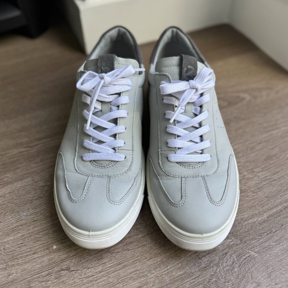 ecco casual sneakers size 9.5 U.S. or size 43